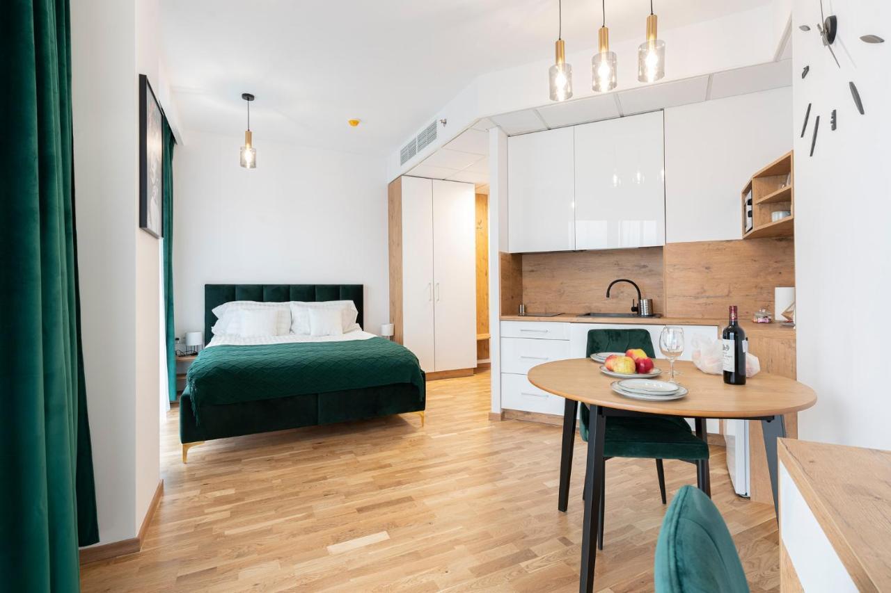 Apartamenty Wola Tower Varsó Kültér fotó