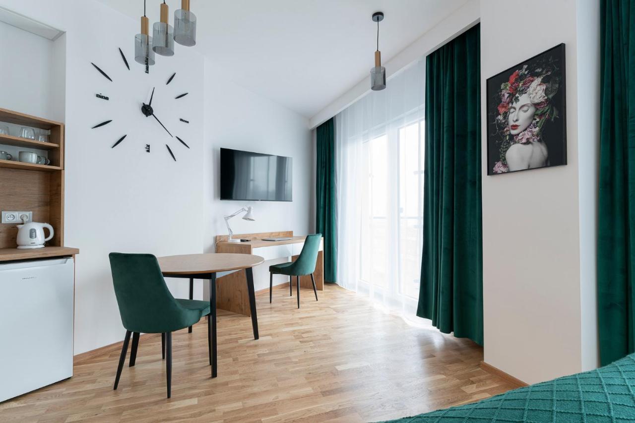 Apartamenty Wola Tower Varsó Kültér fotó