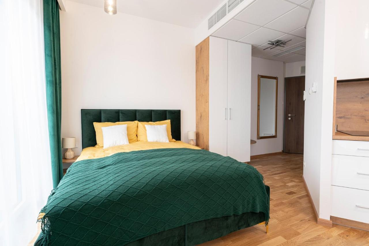 Apartamenty Wola Tower Varsó Kültér fotó