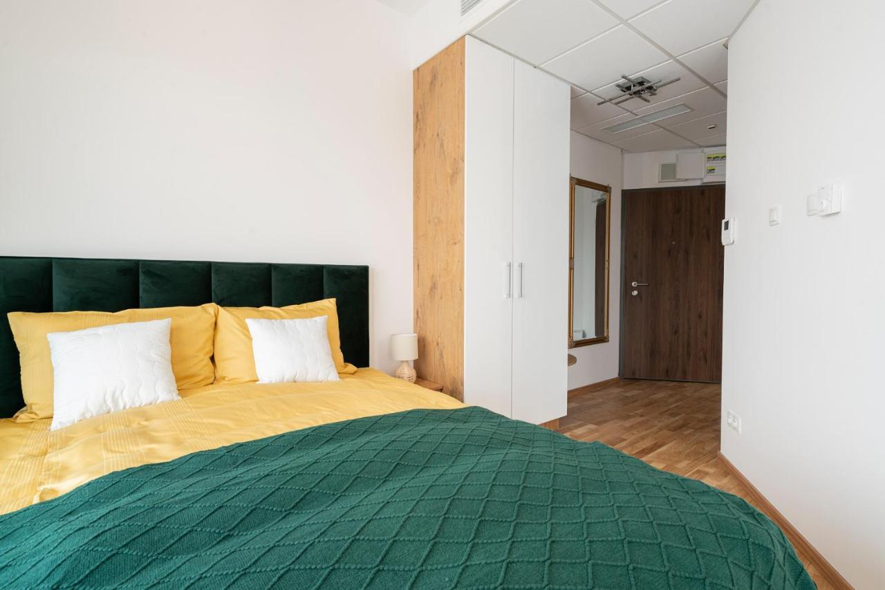 Apartamenty Wola Tower Varsó Kültér fotó