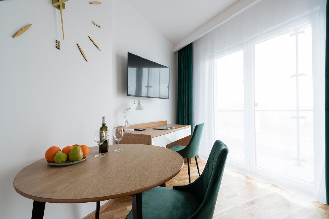 Apartamenty Wola Tower Varsó Kültér fotó