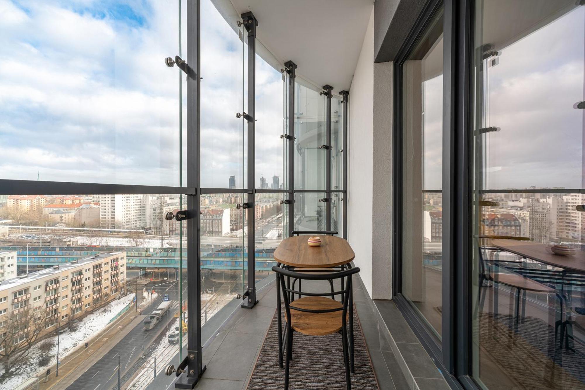 Apartamenty Wola Tower Varsó Kültér fotó
