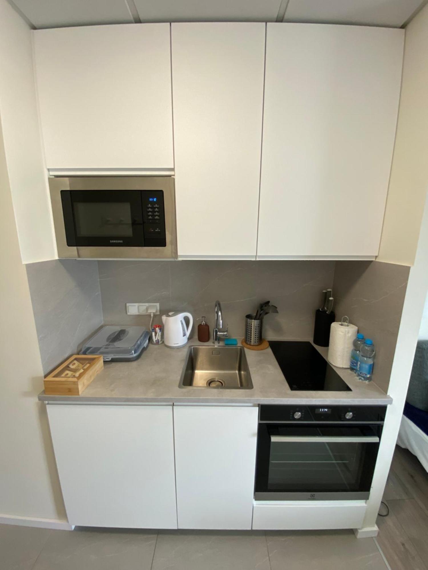 Apartamenty Wola Tower Varsó Kültér fotó