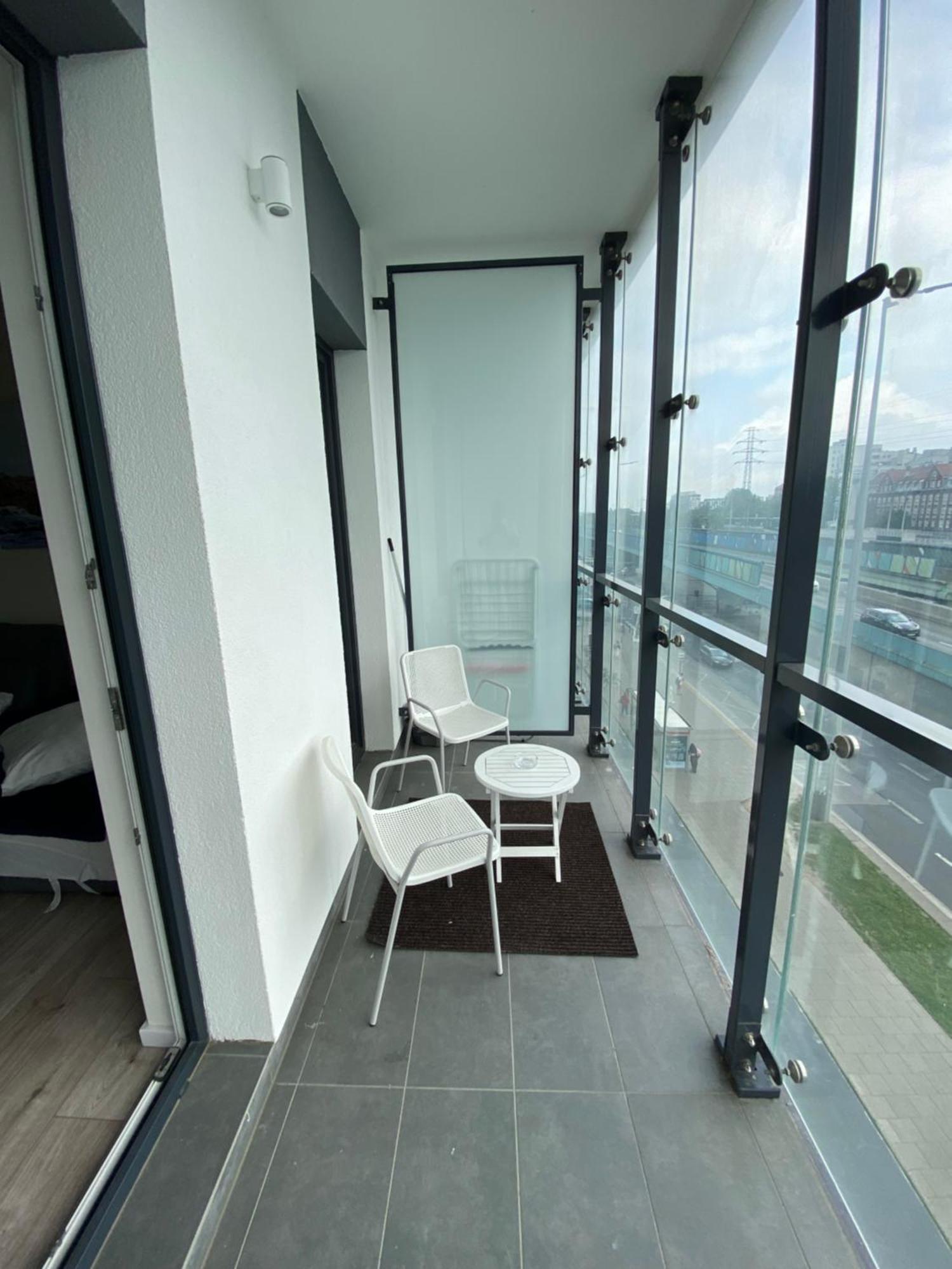 Apartamenty Wola Tower Varsó Kültér fotó