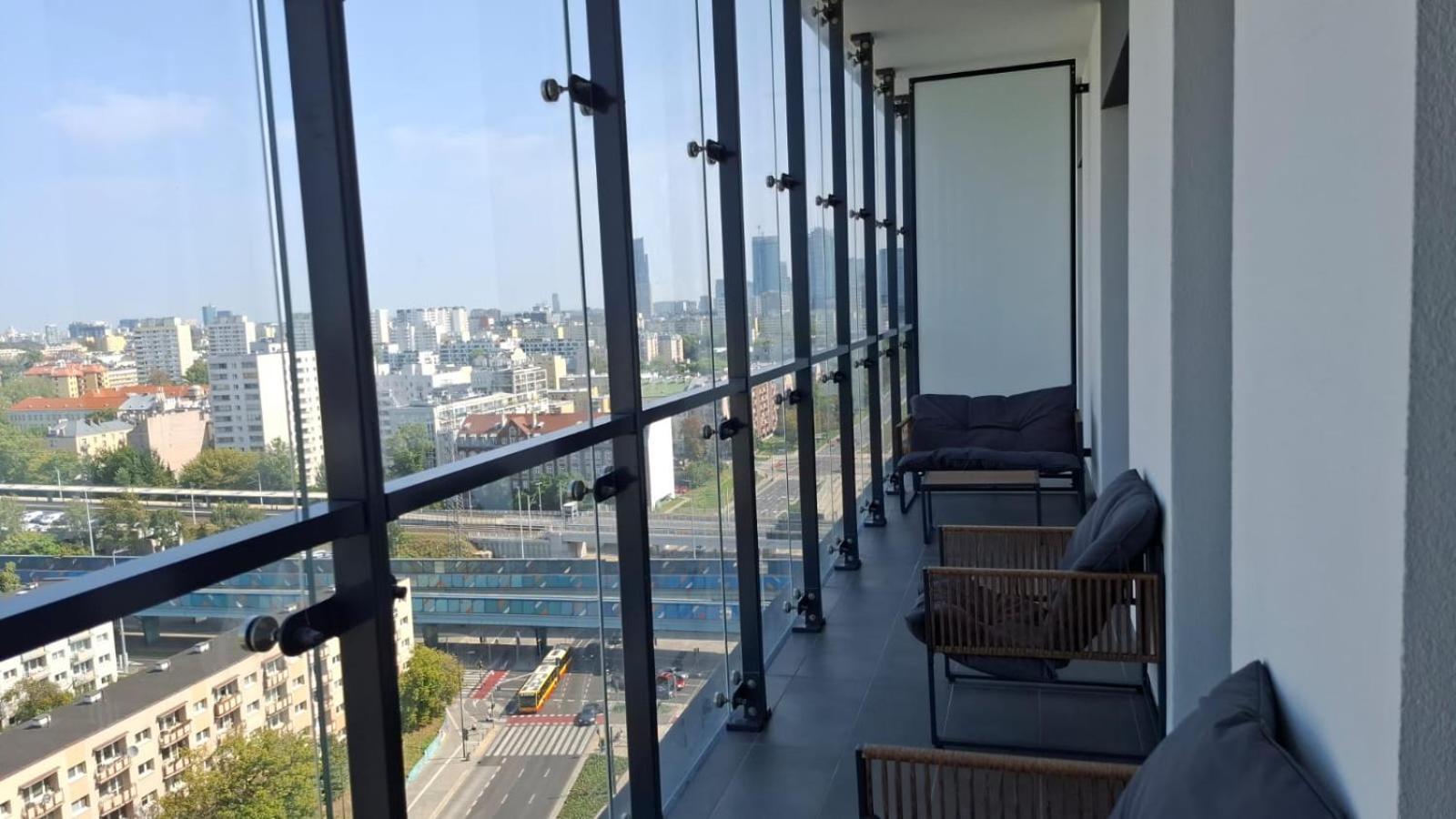 Apartamenty Wola Tower Varsó Kültér fotó