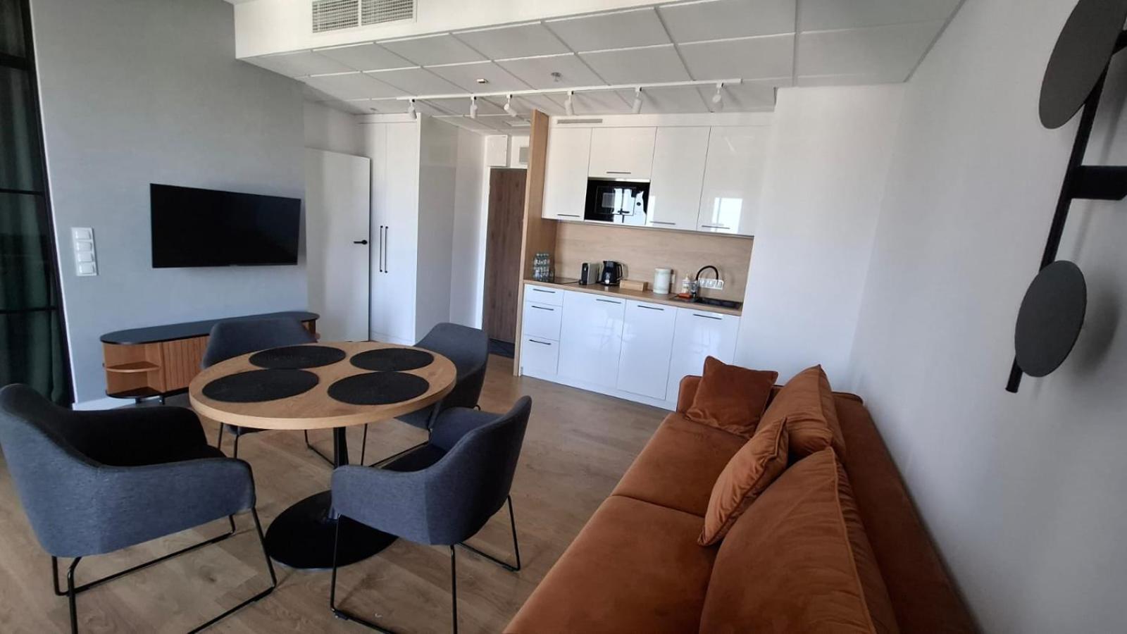 Apartamenty Wola Tower Varsó Kültér fotó